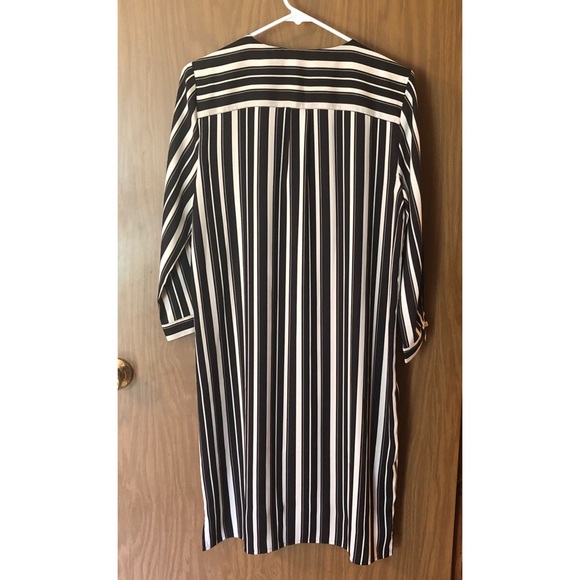 Black and White Collarless Striped Shirtdress - Picture 9 of 10